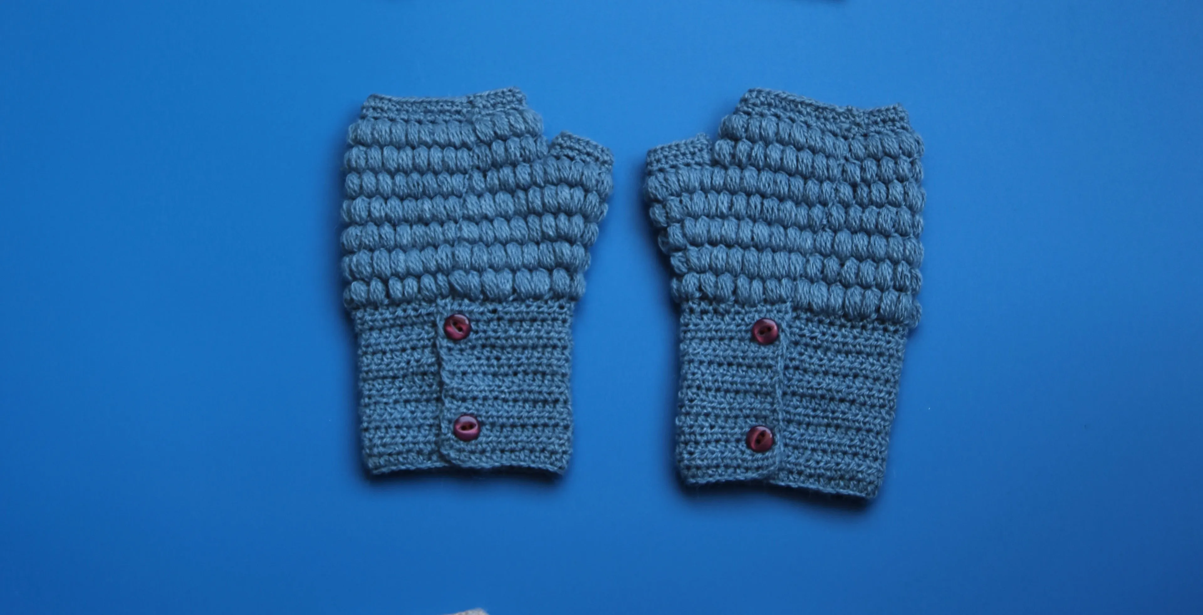 Alpaca Gloves Buttons Blue